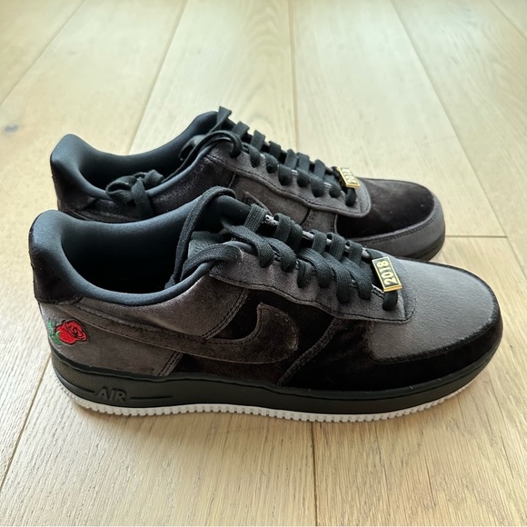 🆕 Men’s Nike Air Force 1 Low Black Velvet Red Embroidered Rose & Dust Bag 2018